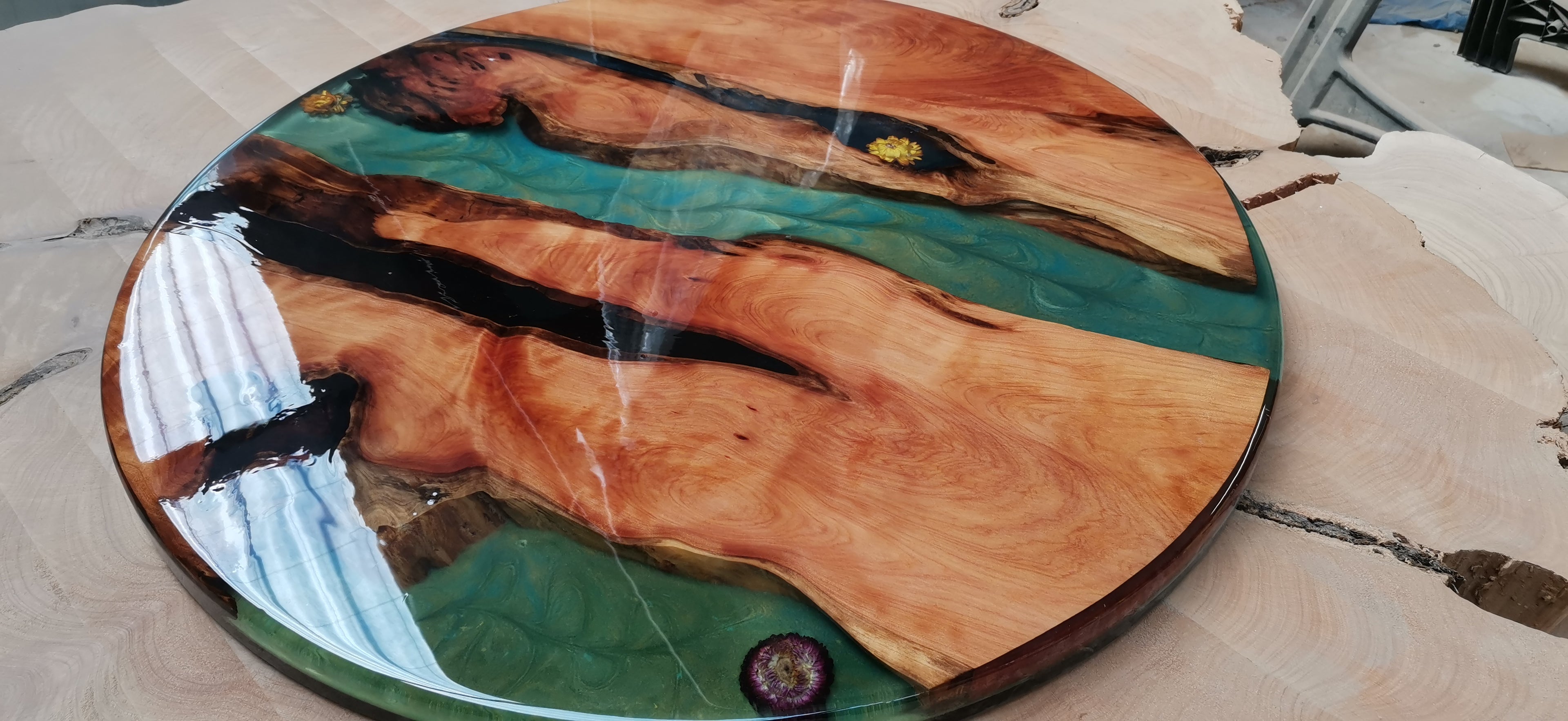 Epoxy macrocarpa round table