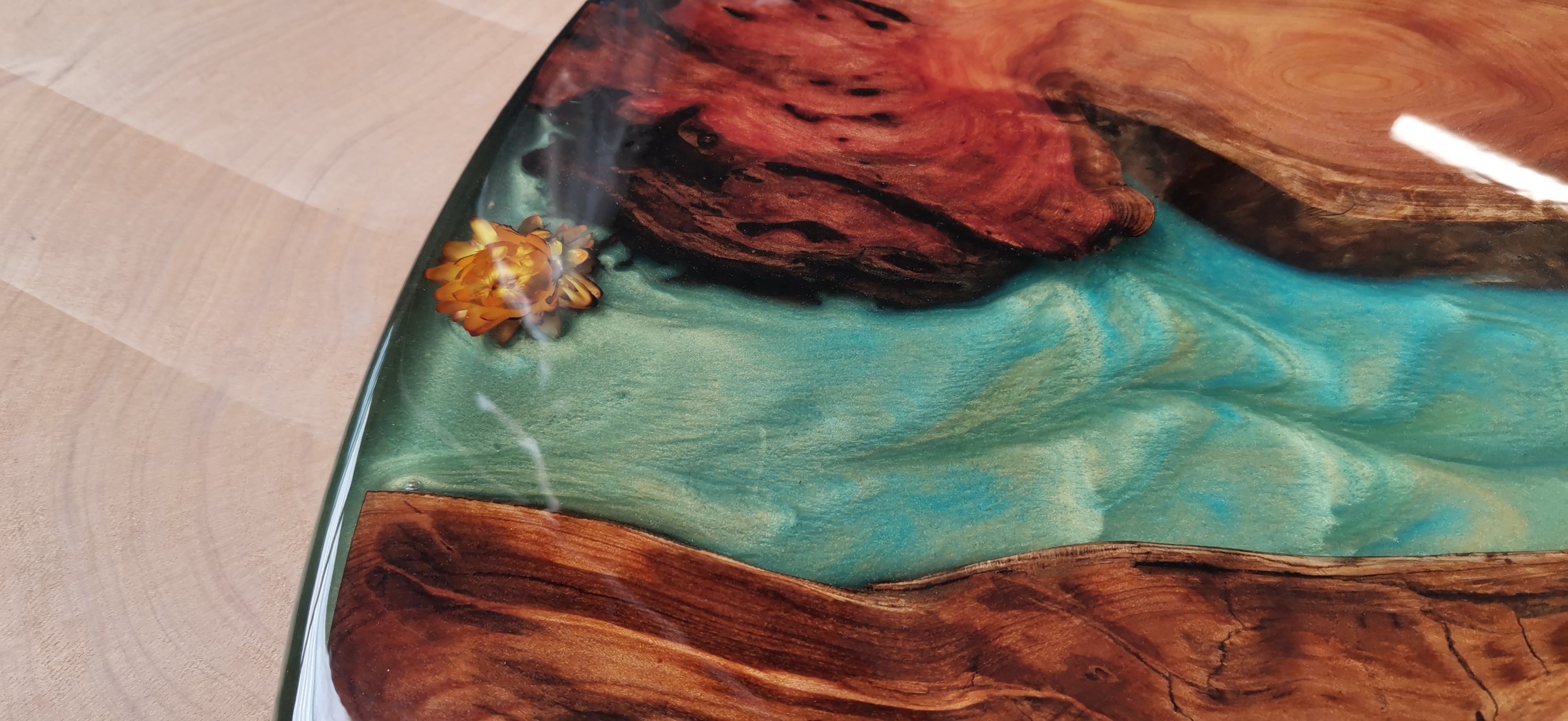 Epoxy macrocarpa round table